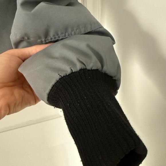 Canada Goose Chilliwack Bomber with Fur Hood - Gray - Small - Picture 7 of 8